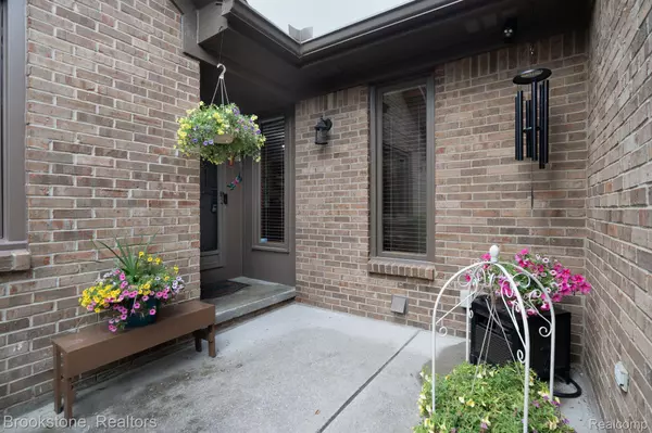 Fraser, MI 48026,16202 PINE RIDGE DR N