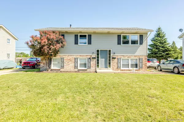 430 8TH ST, Marysville, MI 48040