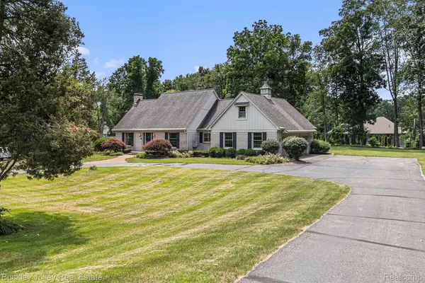 5518 MOUNTAIN RD, Genoa Twp, MI 48116