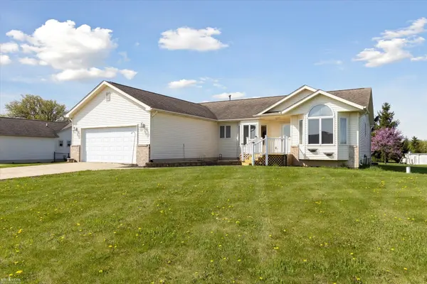 1864 E Arrowhead, Owosso, MI 48867