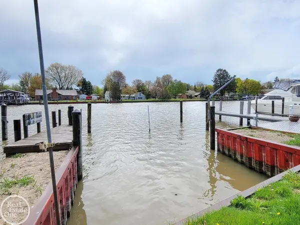 29668 Old North River Rd, Harrison Twp, MI 48045