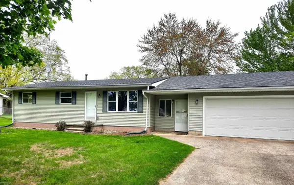1558 Wade Dr, Lapeer, MI 48446