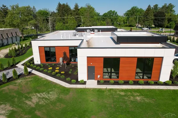 1800 Midland RD, Saginaw Twp, MI 48638