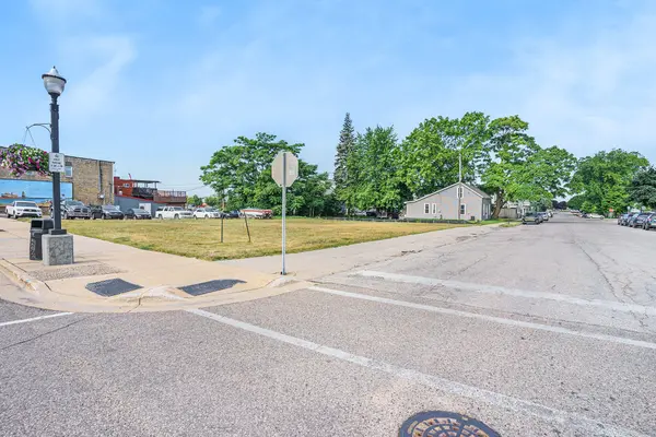 Ludington, MI 49431,302 S James ST