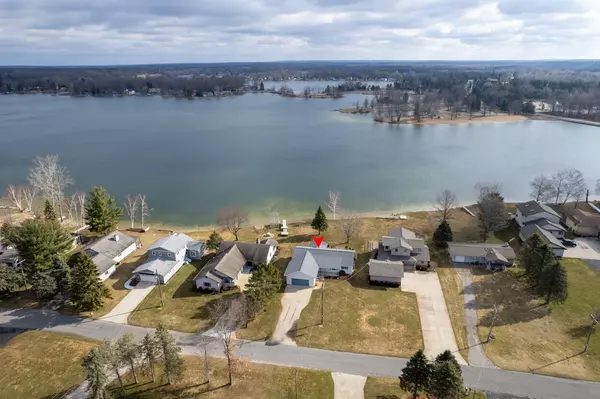 Canadian Lakes, MI 49346,7230 Holiday DR