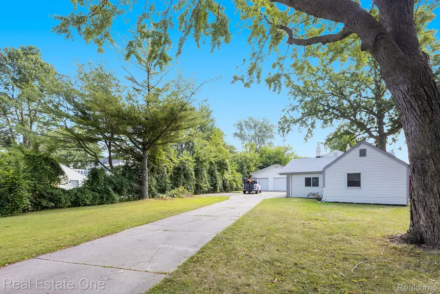 36530 UNION LAKE RD, Harrison Township, MI 48045