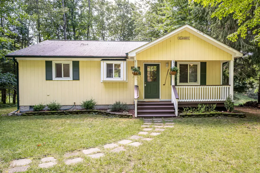 9846 Center LN, Canadian Lakes, MI 49346