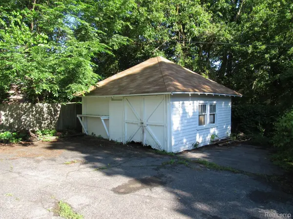 Pontiac, MI 48341,193 E Iroquois RD