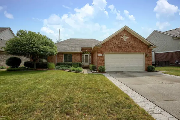 39350 Canterbury, Harrison Twp, MI 48045