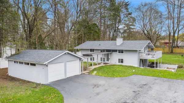 32 Hickory LN, Battle Creek, MI 49015