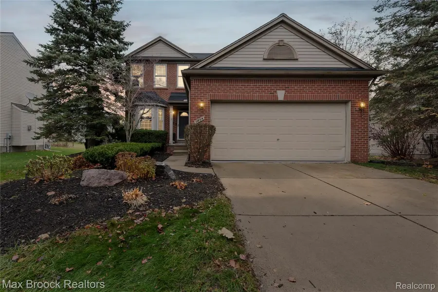 9894 High Meadow DR, Ypsilanti, MI 48198