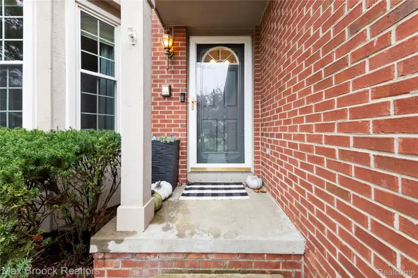 Ypsilanti, MI 48198,9894 High Meadow DR