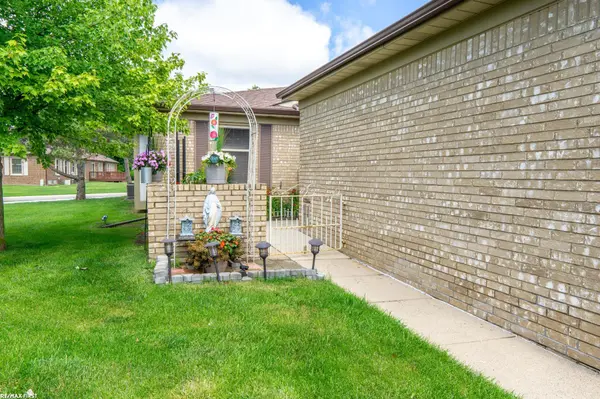 Shelby Twp, MI 48315,49413 Ferrisburg