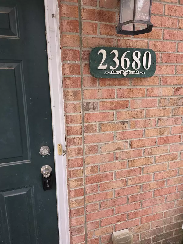 23680 Northstone Village DR, Taylor, MI 48180