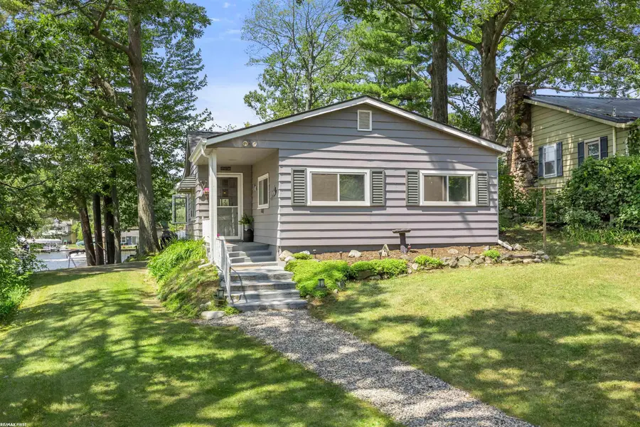 1189 Lakeshore, Columbiaville, MI 48421