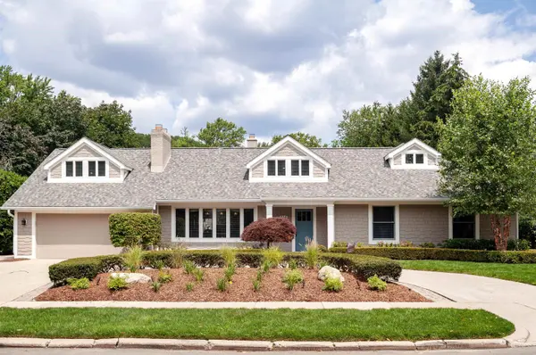 538 Lochmoor, Grosse Pointe Woods, MI 48236