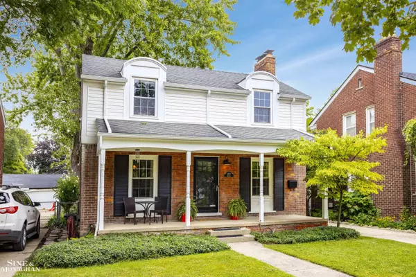 1830 Kenmore, Grosse Pointe Woods, MI 48236