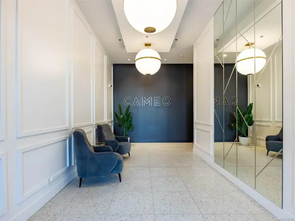 Sidney, BC V8L 1Y8,2461 Sidney Ave #203