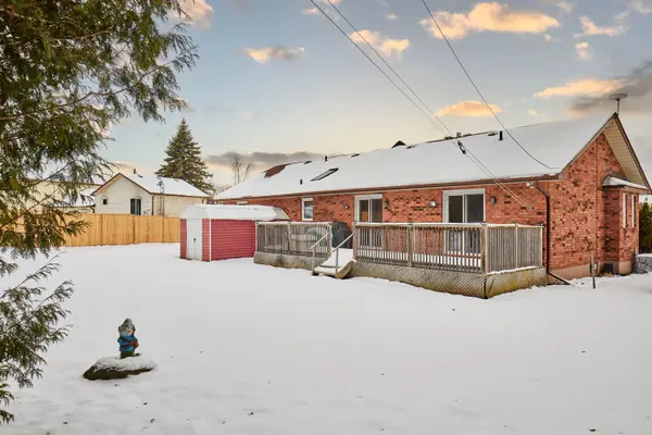 28 Neals DR, Kawartha Lakes, ON L0B 1K0