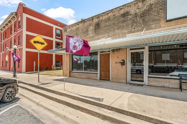 De Leon, TX 76444,140 S Texas Street