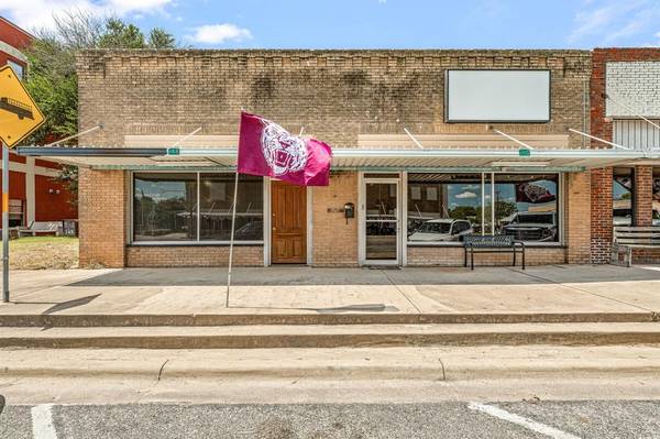 De Leon, TX 76444,140 S Texas Street