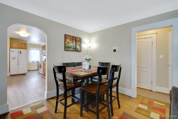 832 Pinecrest DR E, Ferndale, MI 48220