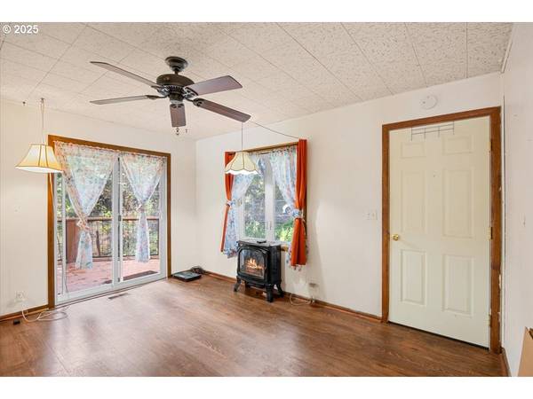 635 NW 4TH AVE, Myrtle Creek, OR 97457