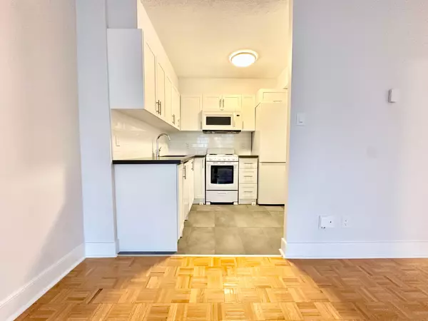 Toronto C08, ON M4Y 2P7,33 Isabella ST #2110