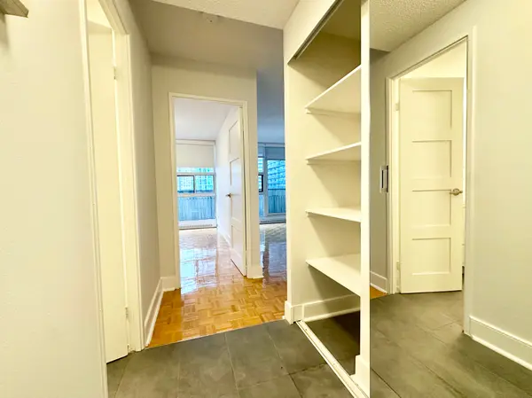 Toronto C08, ON M4Y 2P7,33 Isabella ST #2110