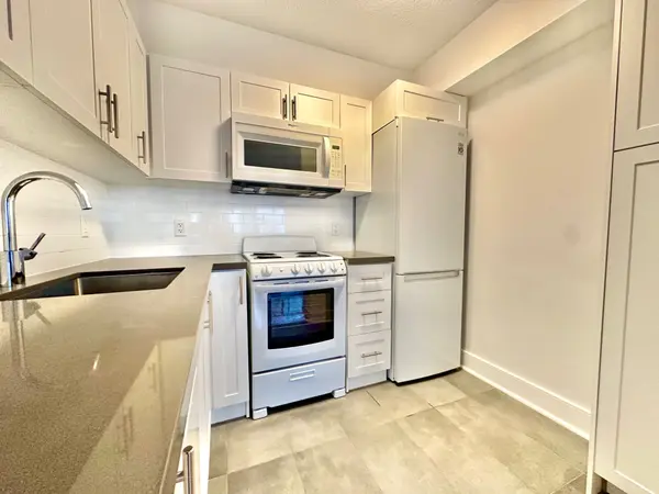 Toronto C08, ON M4Y 2P7,33 Isabella ST #2110