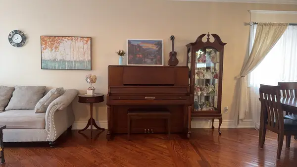 Vaughan, ON L4J 7V5,136 Worth BLVD