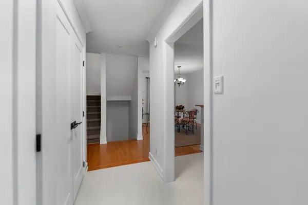 Barrhaven, ON K2J 1Z9,31 Exeter DR