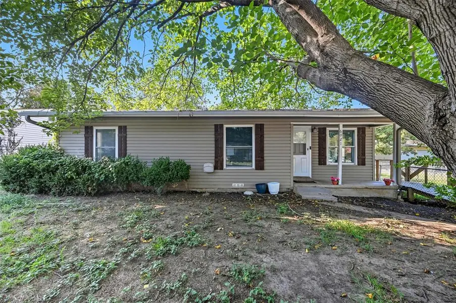 6021 Yeary Street, Lake Worth, TX 76135