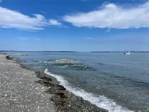 Saanich, BC V8Y 1L4,985 Gloria Pl