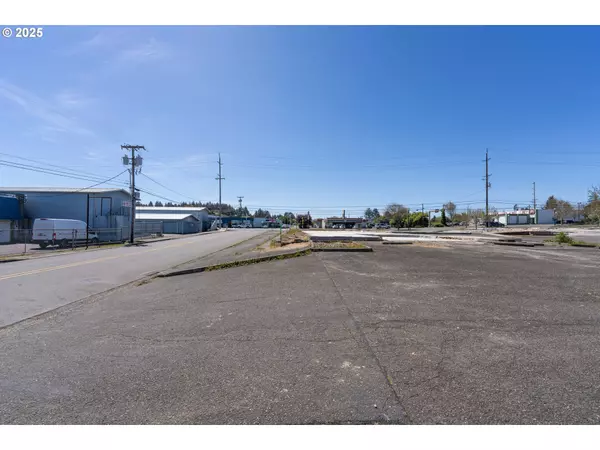 Coos Bay, OR 97420,1088 Newmark AVE