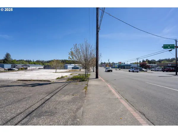 Coos Bay, OR 97420,1088 Newmark AVE