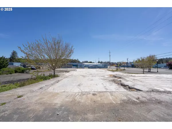 Coos Bay, OR 97420,1088 Newmark AVE