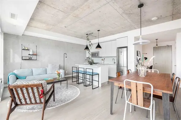 Toronto C01, ON M5V 0M9,111 Bathurst ST #1505