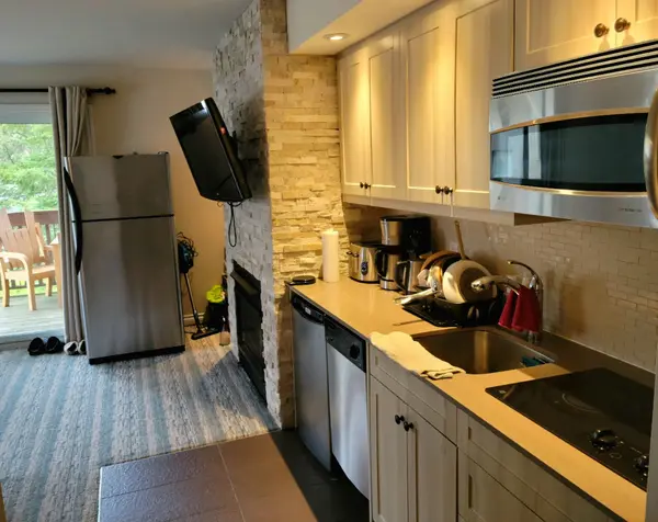 Huntsville, ON P1H 2E8,1235 Deerhurst DR #54-207