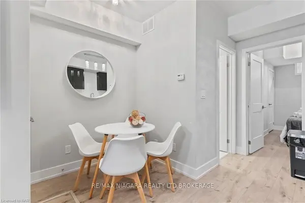 Niagara Falls, ON L2G 0Z7,6065 Mcleod RD #115