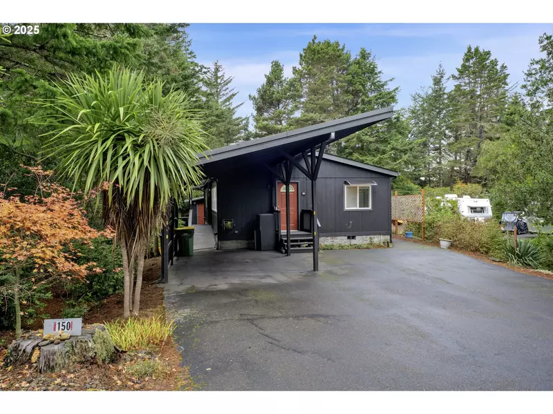 1600 RHODODENDRON DR #150, Florence, OR 97439