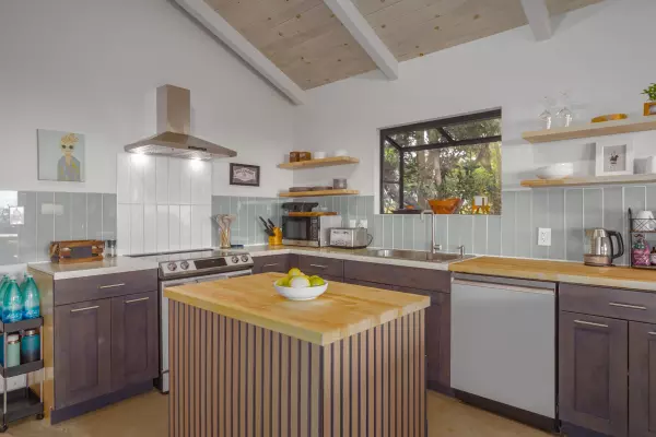 Naalehu, HI 96772,94-5761 AWA PAE LOOP