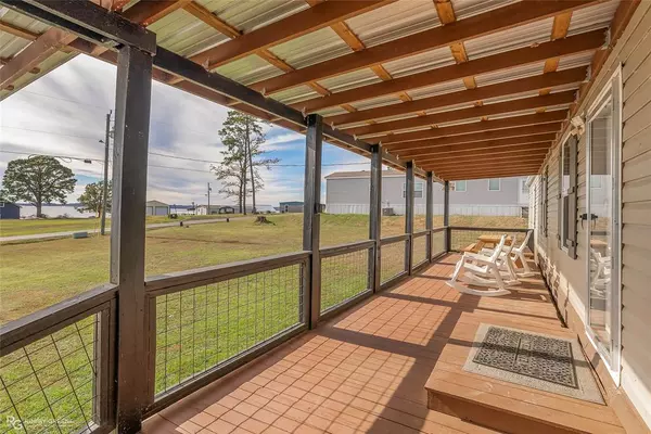 Many, LA 71449,1048 Merritt Mountain Road