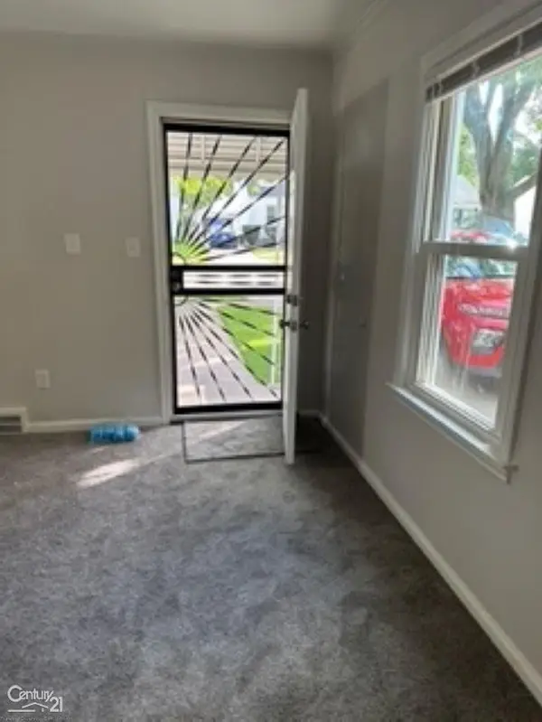 Harper Woods, MI 48225,18965 Washtenaw