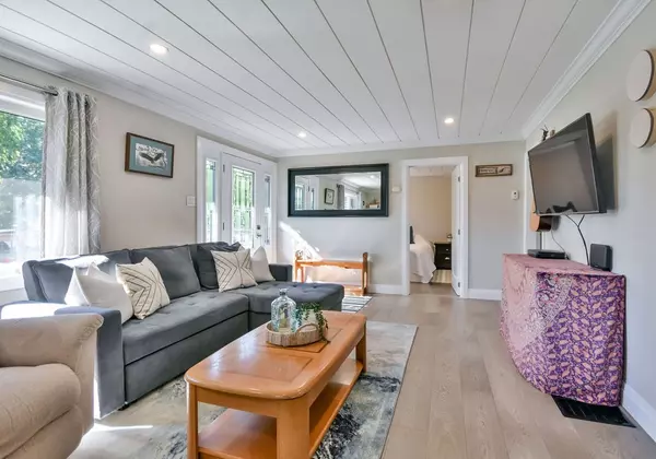 Innisfil, ON L9S 2J1,812 Cook ST