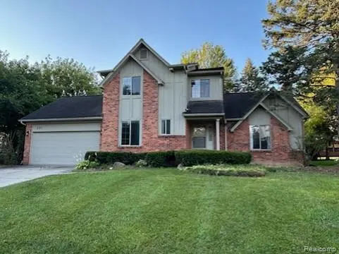 221 Torrent CT, Rochester Hills, MI 48307