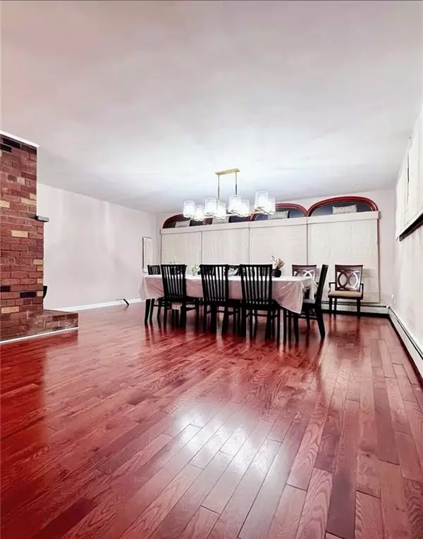 Far Rockaway, NY 11694,194 Beach 132nd ST