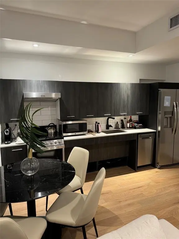 Miami, FL 33132,398 NE 5th St #4015