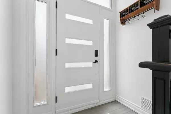 Toronto W10, ON M9W 2L8,238 Elmhurst DR