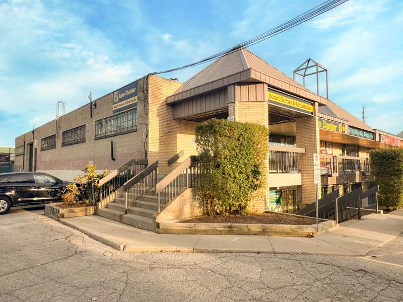 1700 Dundas ST #8 - Lower Level, London East, ON N5W 3C9